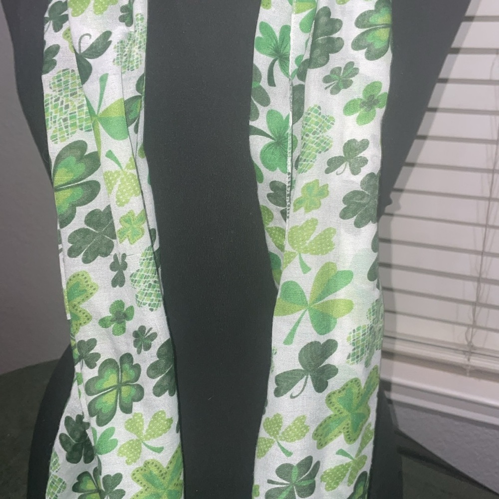 Assorted scarves - Picture 12 of 14